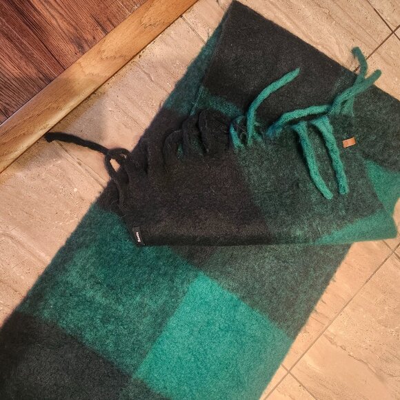 Roots winter scarf - Picture 1 of 4